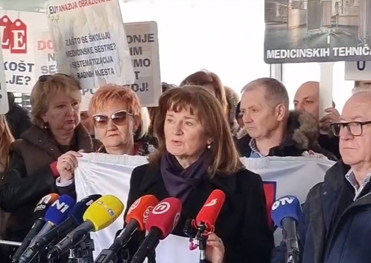 VIDEO Medicinske Sestre I Zaposleni U Bolnicama Pred Ministarstvom