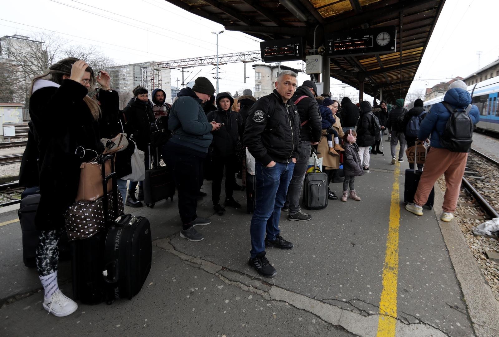 Nastala Gu Va Na Glavnom Kolodvoru U Zagrebu Prvi Vlak Krenuo Za Split