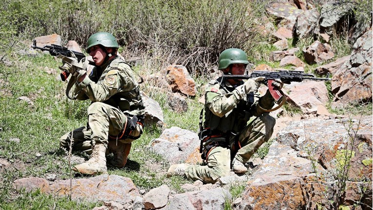Kirgistan i Tadžikistan dogovorili primirje nakon sukoba u kojem je ubijeno 49 ljudi