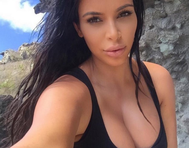 Kim Kardashian boluje od kožne bolesti, a sad joj se proširila i na lice