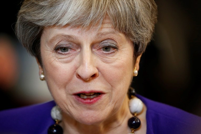 Theresa May preživjela glasanje o povjerenju, ostaje premijerka