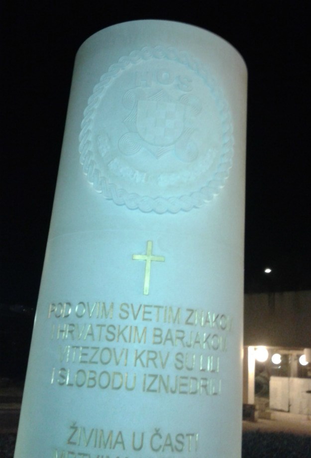 Opet problemi u Splitu: Spomenik HOS-ovcima išaran ustaškim grafitima