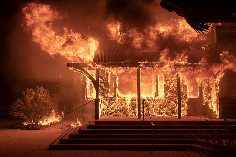 U Kaliforniji izvanredno stanje, zbog požara evakuirani deseci tisuća ljudi