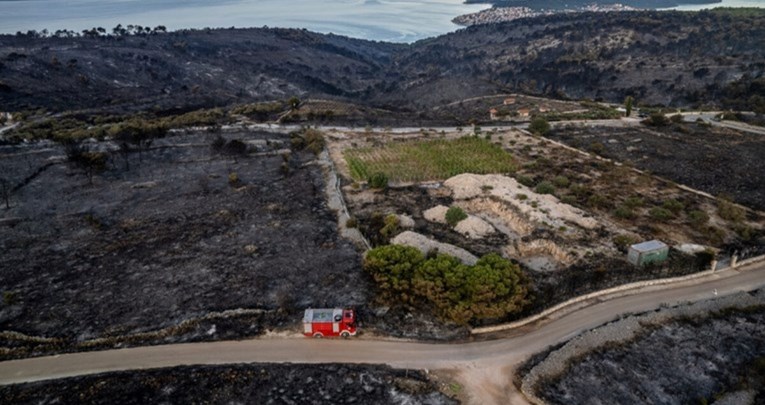 Na Čiovu cijelu noć dežurala 62 vatrogasca