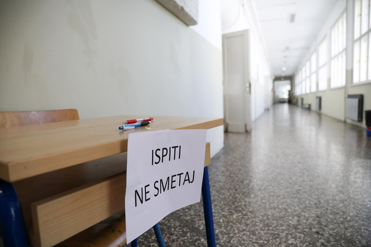 Počinje državna matura. Od ove godine blaže kazne za one koje uhvate s mobitelom