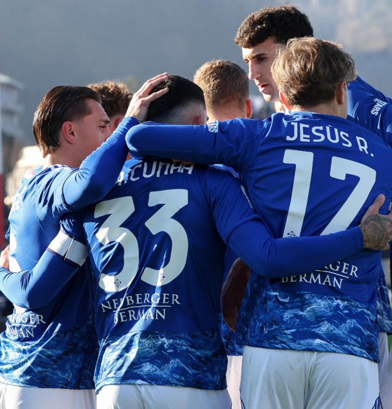 Como pobijedio golom iz penala. Smolčić ušao u 90., Baturina i Čavlina na klupi