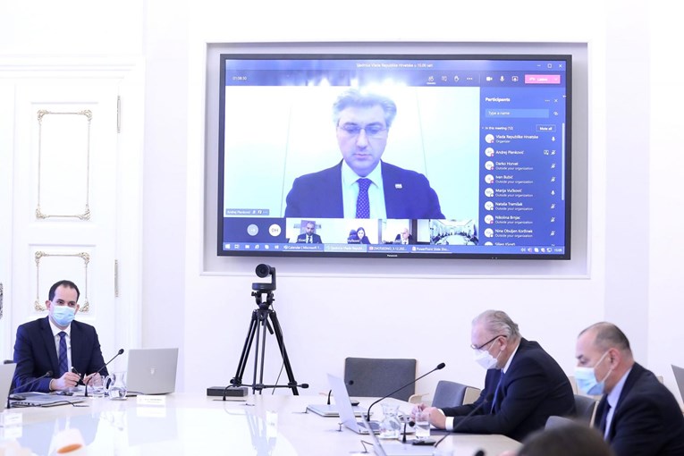 VIDEO Plenković na sjednici vlade: Produžena mi je izolacija, kašljem
