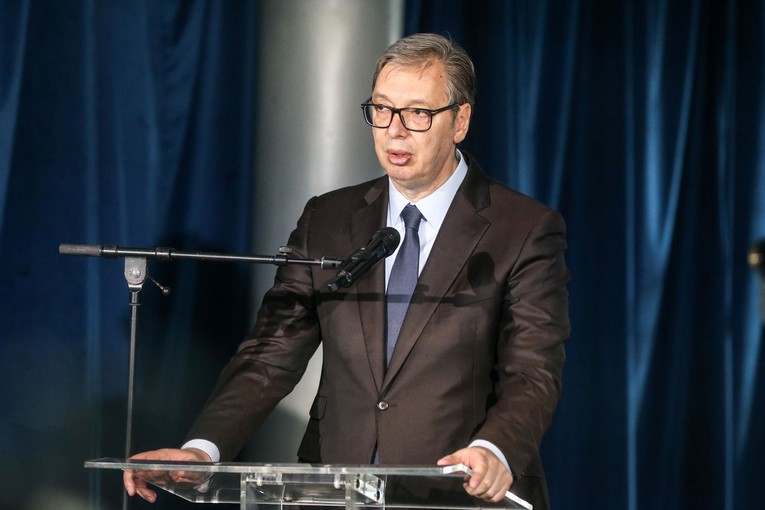 Vučić opet vrijeđao Piculu