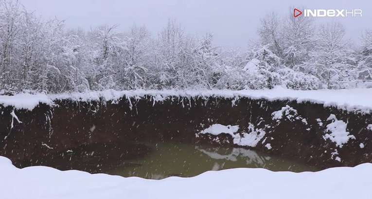 VIDEO Bili smo u Mečenčanima i snimili goleme rupe, najveća je široka 30 metara