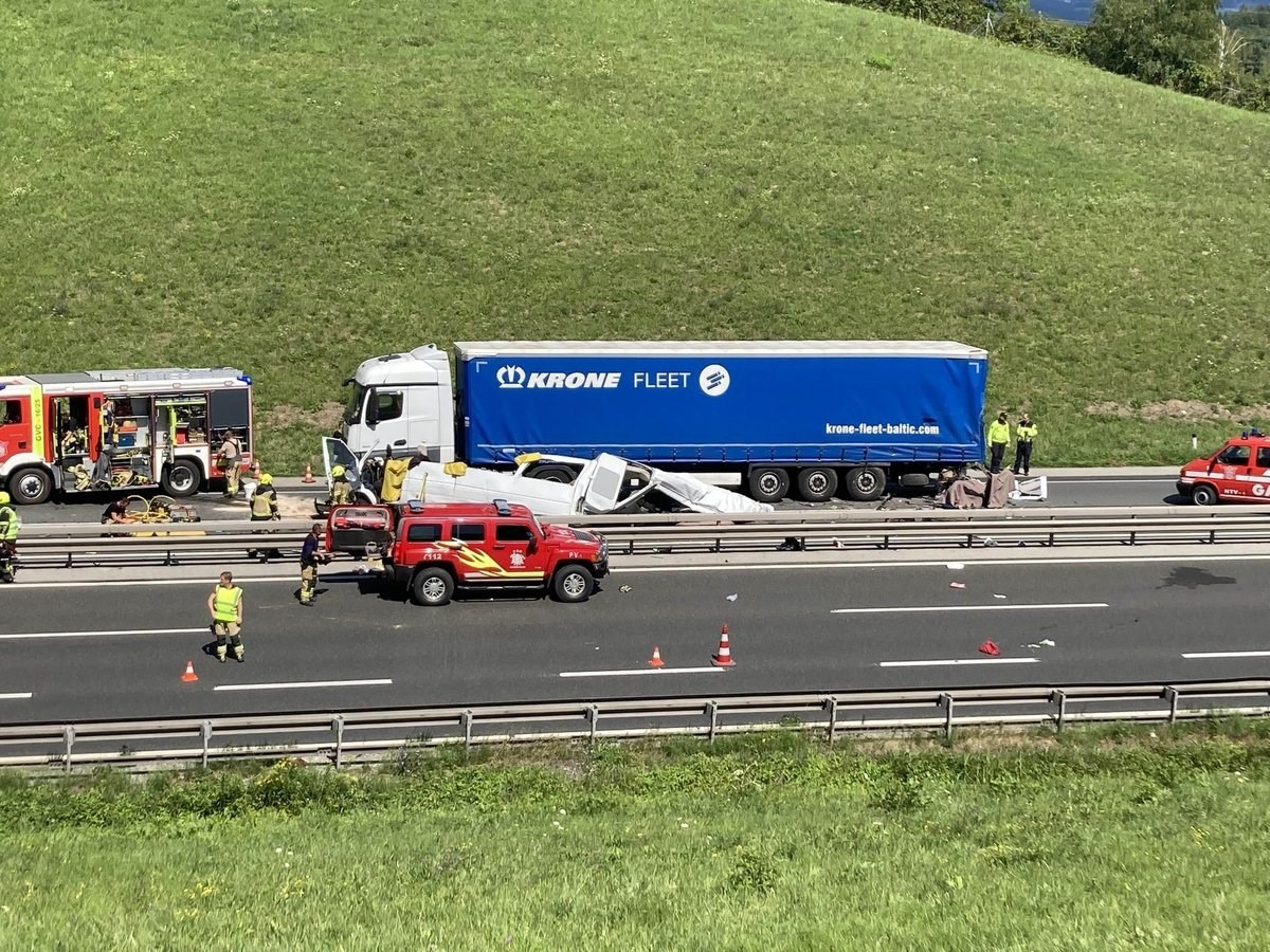 Teška nesreća na autocesti Maribor-Ljubljana, pet osoba je poginulo