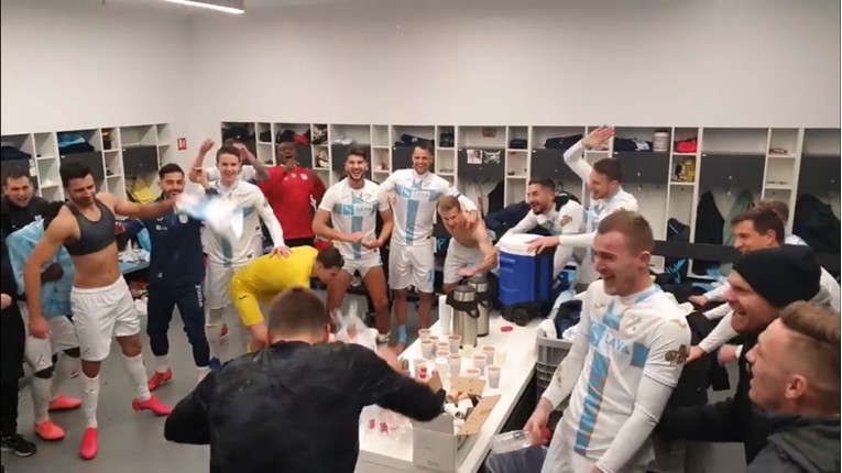 Pogledajte ludo slavlje Riječana u svlačionici nakon što su srušili Dinamo