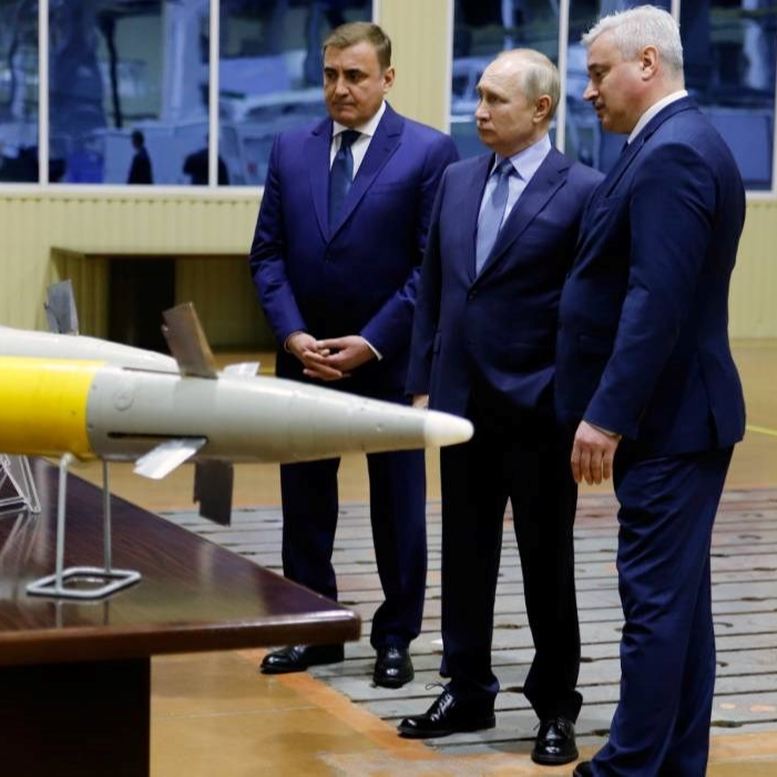 Putin naredio šefovima obrambene industrije da brzo opskrbe rusku vojsku oružjem