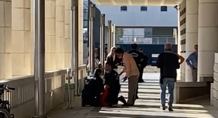 VIDEO U Splitu odbila nositi masku na fakultetu, pružala otpor policiji. Vezali su je