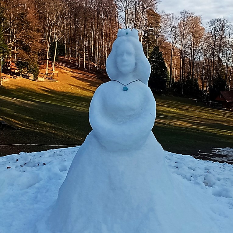 Javio se umjetnik koji je izradio Snježnu kraljicu na Sljemenu: Trebala su mi 3 sata