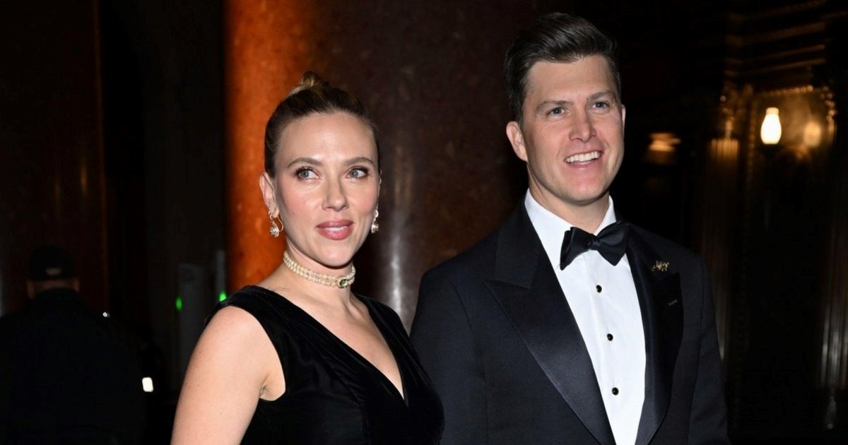 Scarlett Johansson izgleda prekrasno u baršunastoj haljini s džepovima