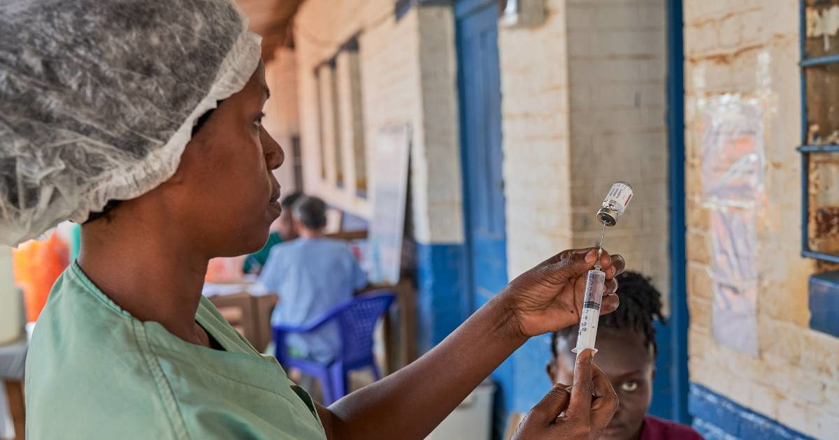 Epidemija ebole u Africi. Umrlo je najmanje 930 ljudi