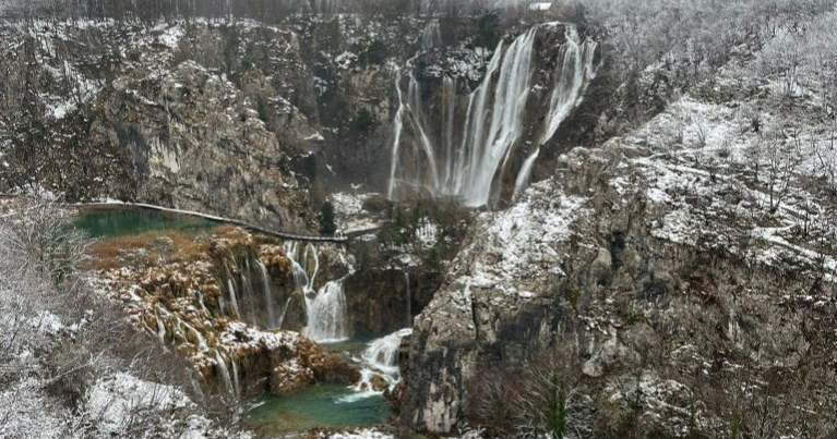 VIDEO Plitvička jezera pod snijegom iako je proljeće