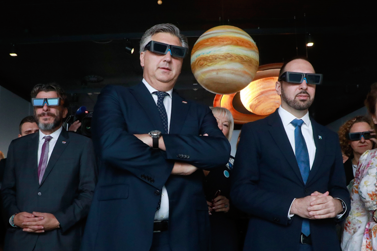 Plenković i Tomašević stavili 3D naočale na glavu. Šteta da to ne pogledate