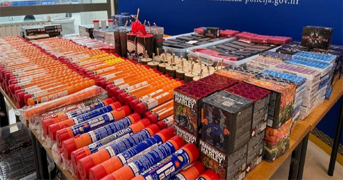 FOTO Splićaninu u stanu našli preko 10 tisuća komada pirotehnike. Uhićen je