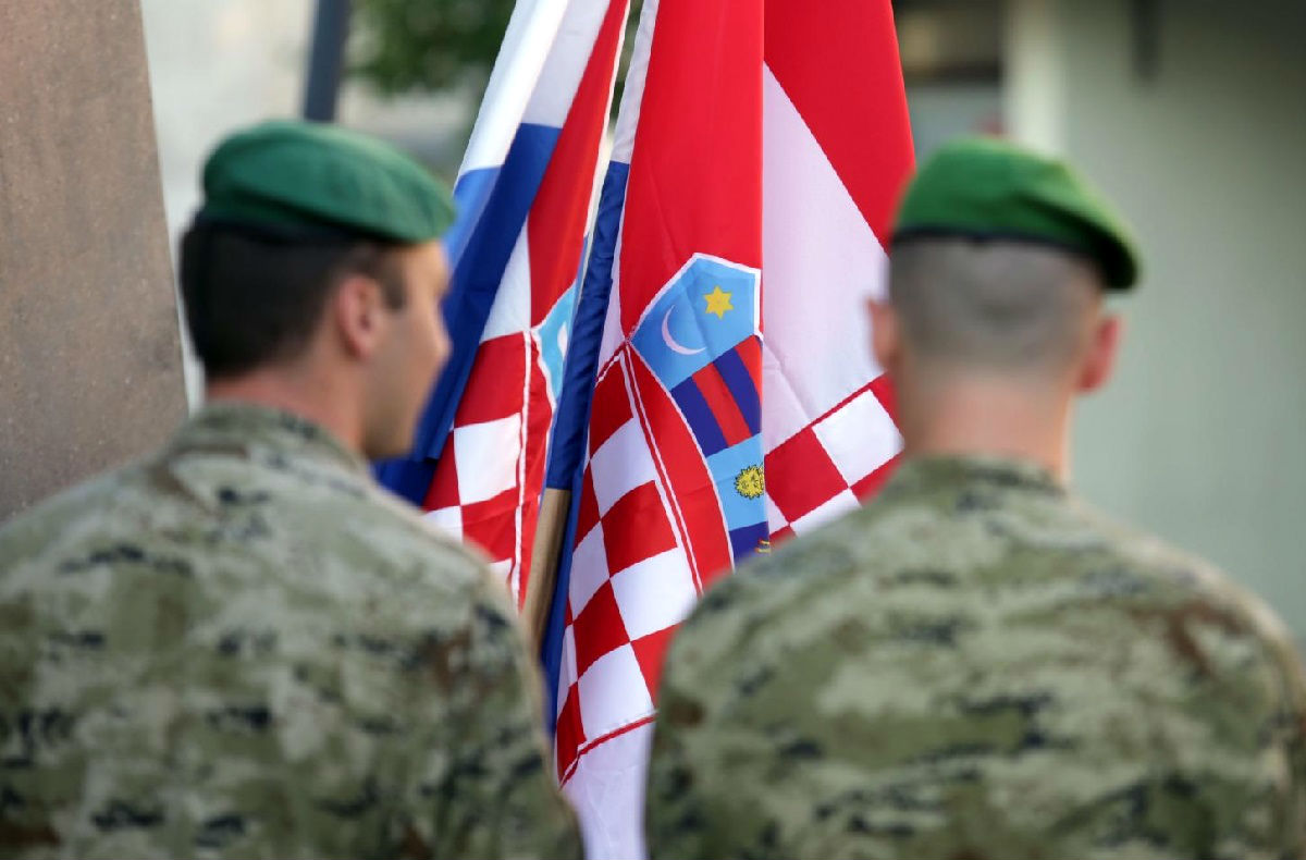 HNS i Demokrati oštro osudili uzvikivanje "ZDS" na proslavi Oluje