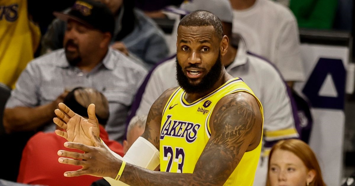 Nezaustavljivi LeBron pomiče granice. Harden u drami srušio bivši klub