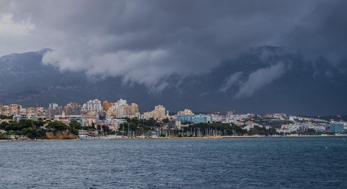 Za cijelu zemlju upaljen meteoalarm. Stižu pljuskovi i grmljavina, negdje i oluje