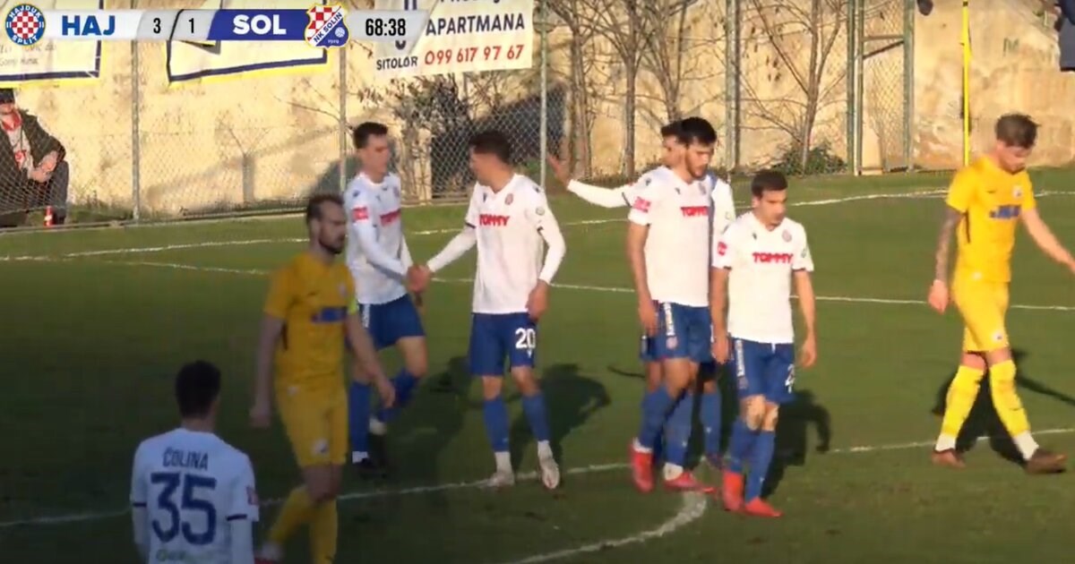 HAJDUK - SOLIN 3:2 Navijači uvrijedili igrače porukom. Kalinić branio od prve minute