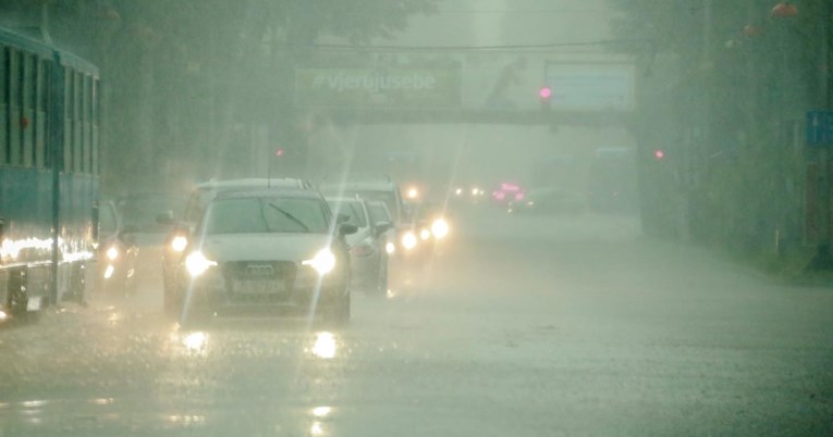 DHMZ: Najviše kiše u Zagrebu će pasti večeras i noćas, moguće poplave cesta i domova