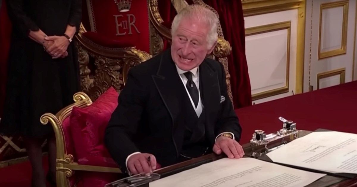 Ljudi ne prestaju pričati o Charlesovom fijasku s olovkama: "Dajte mu pravu kemijsku"