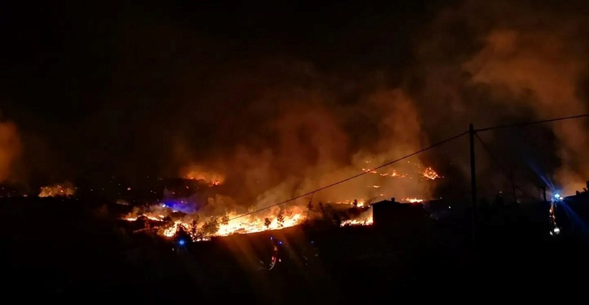 Požar u Lokvi Rogoznici pod kontrolom, na terenu i dalje više od 100 vatrogasaca