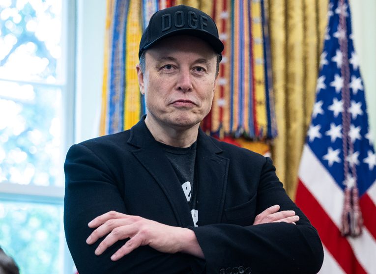 Musk: Ne moramo ljude slati u zatvor. Mogu ih pratiti Optimus roboti