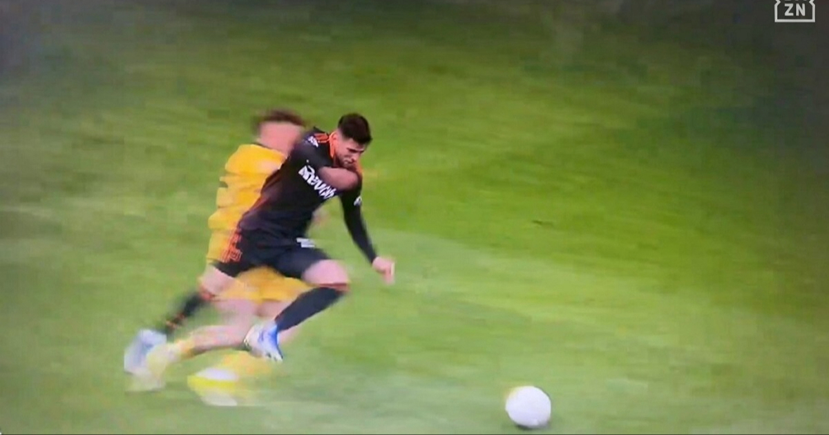 VIDEO Baturina pokošen, Fabregas poludio. Situacija s kraja derbija na Meazzi