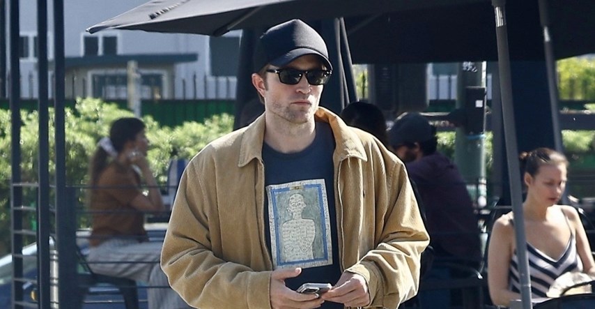 Robert Pattinson prošetao u komadu koji je obilježio milenijalce