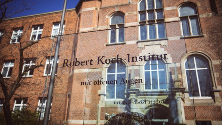Na zgradu Instituta Robert Koch bačeno nekoliko molotovljevih koktela