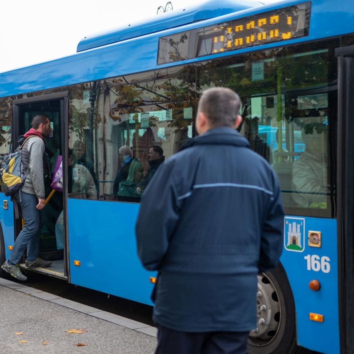 Vozač ZET-a uočio kvar na autobusu pa iskrcao putnike. Sindikat: Nije dobro postupio