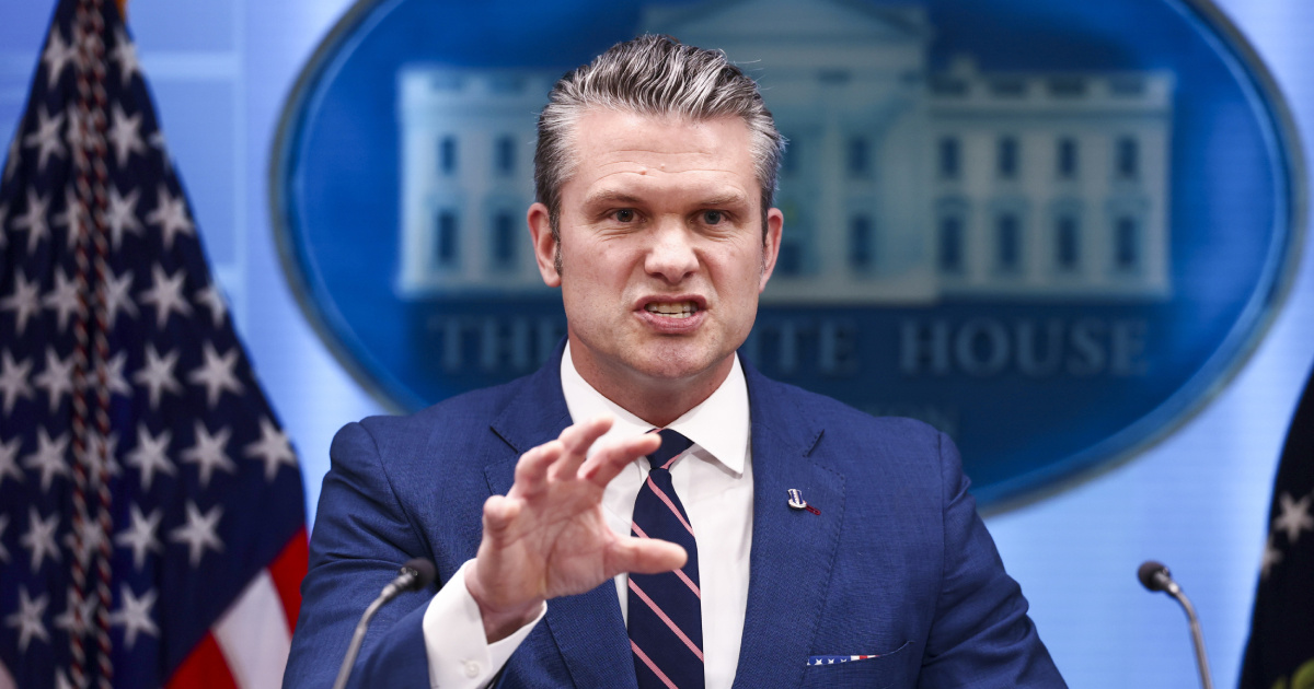 Hegseth: Prolaz dva broda kroz Hormuz dokazuje da je prolaz slobodan