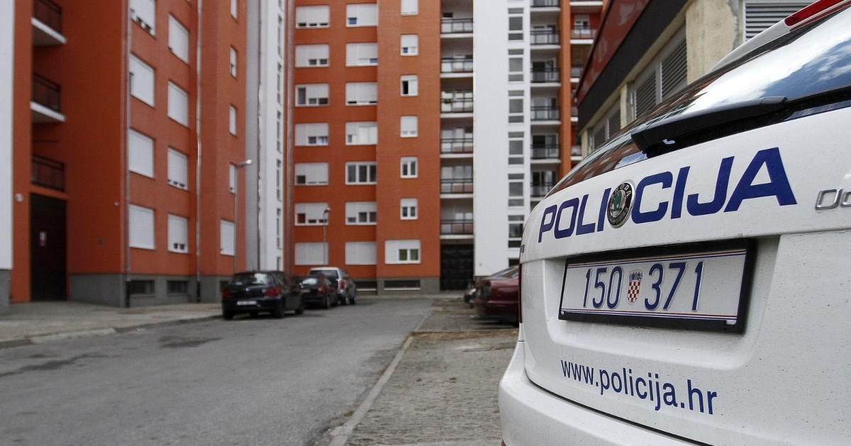 Tinejdžer u Vukovaru razbio sedam auta, uhićen je