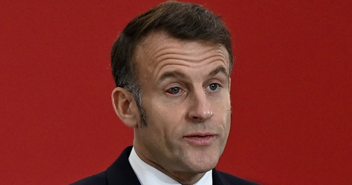 Macron se pred vojnicima pojavio s krvavim okom
