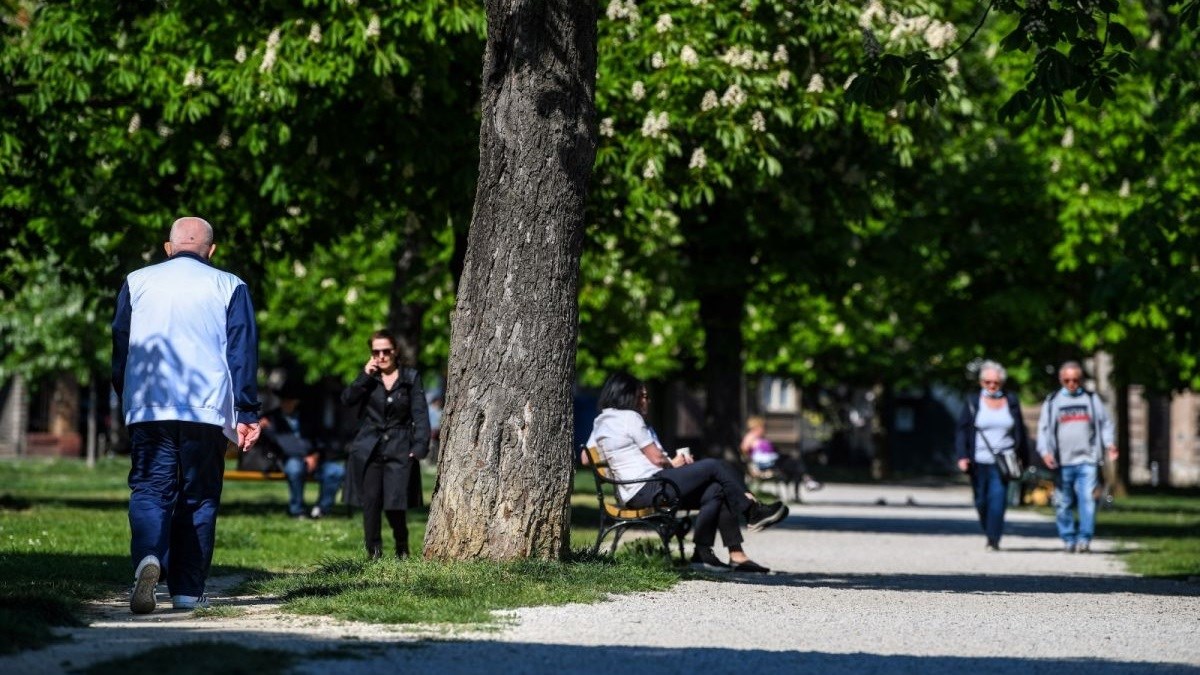 Zagrepčani ne mogu odoljeti lijepom vremenu: Ovako je danas izgledao park u centru