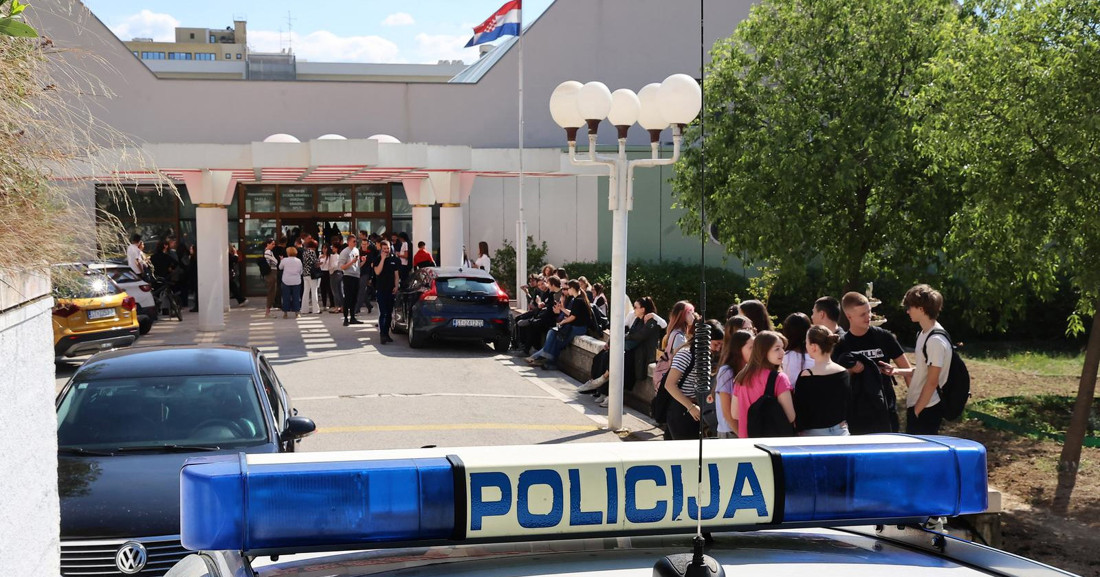 USKOK istražuje trećeg gejmera (19). Iz Ploča mobitelom prijetio bombama, evo detalja