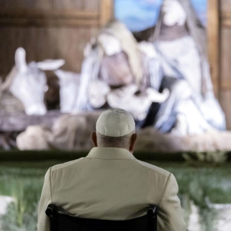 Papa je stabilno, više mu ne treba mehanička ventilacija za disanje