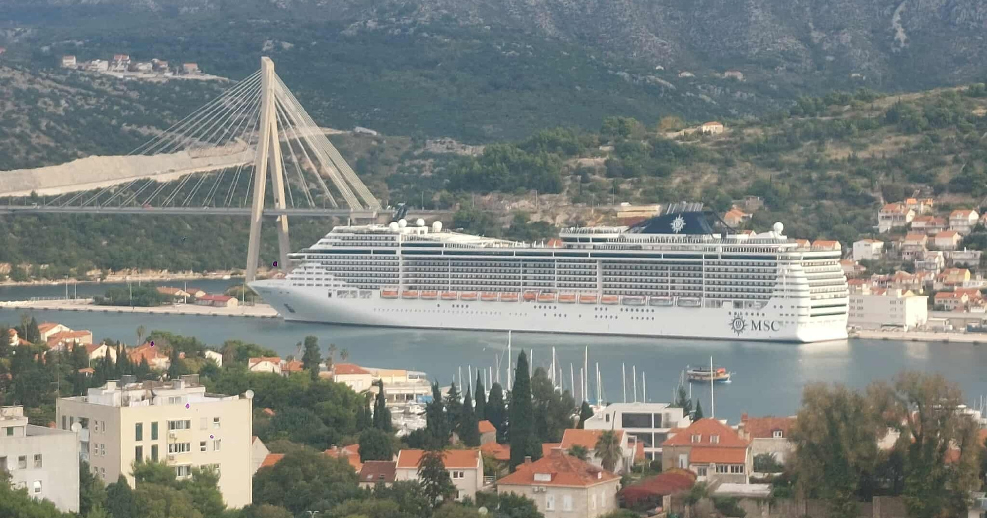 MSC Fantasia u Dubrovniku: Najduži brod u povijesti uplovio u luku Gruž