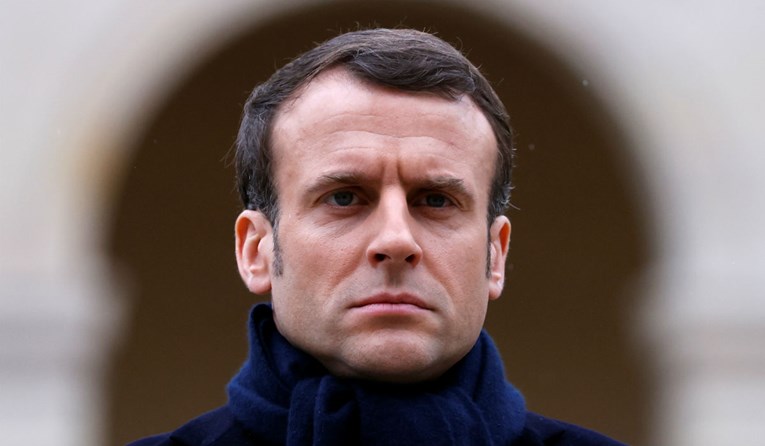 Francuska vlada planira provesti mirovinsku reformu bez glasanja u parlamentu