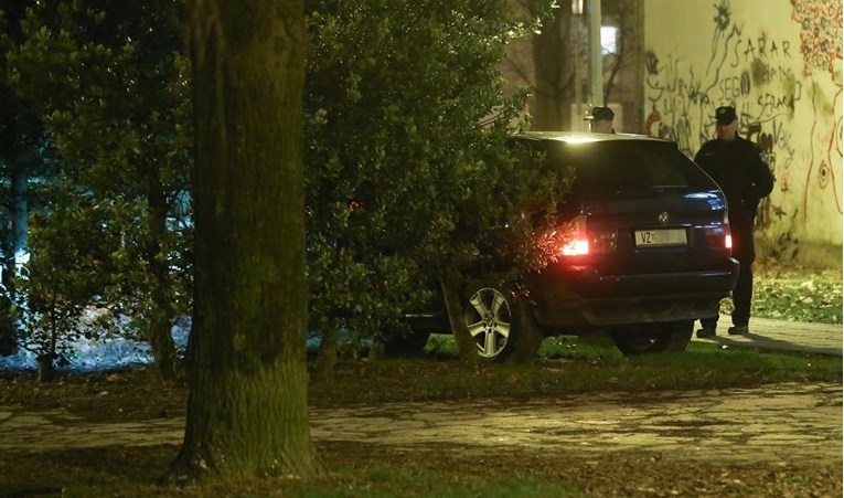 Potjera u Zagrebu: BMW-om se zabio u stablo pa pobjegao, policija pucala u zrak
