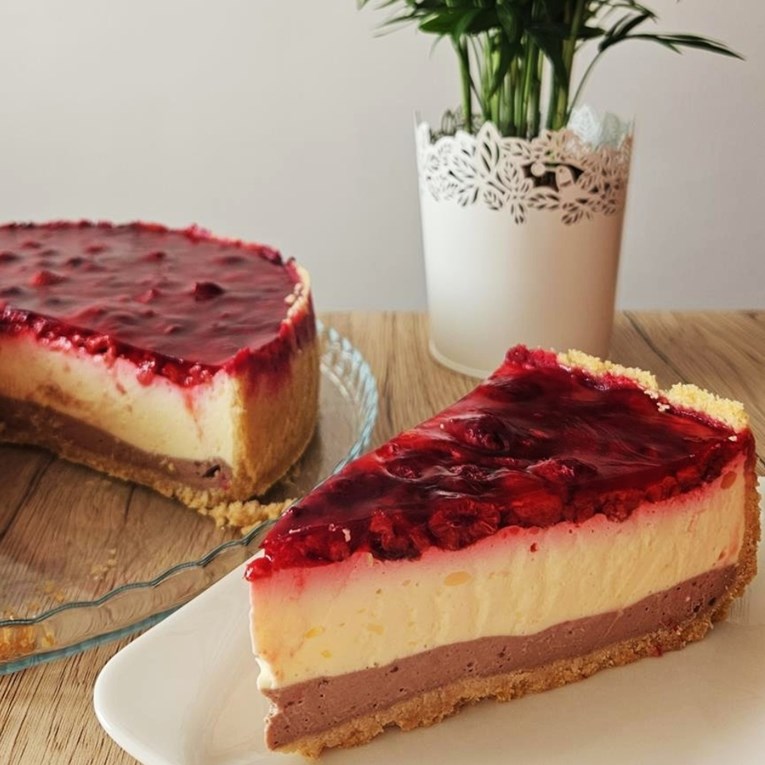 Ljetna mileram torta s voćem je osvježenje koje svi traže, imamo provjereni recept