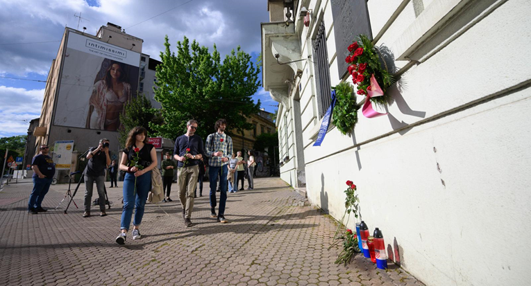Predstavnici Srpskog narodnog vijeća položili cvijeće za žrtve raketiranja Zagreba