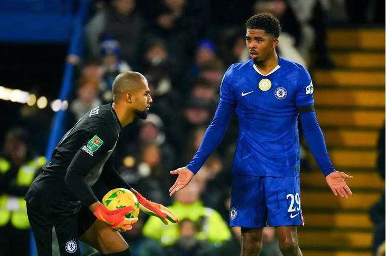 VIDEO Nevjerojatni kiksevi golmana Chelseaja za važnu pobjedu Arsenala