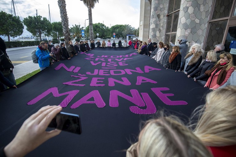 Feministička udruga: Pretučenim ženama ne treba priča o Sovjetskoj Rusiji