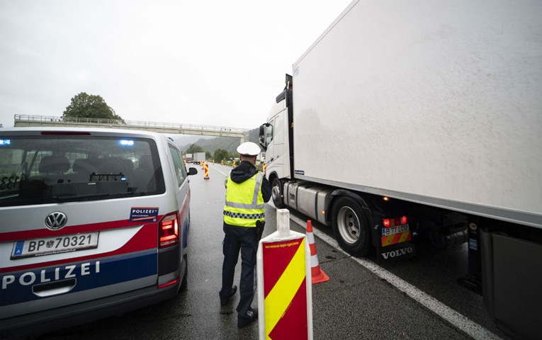 Austrijski carinici zaplijenili 21.000 krijumčarenih maski za lice