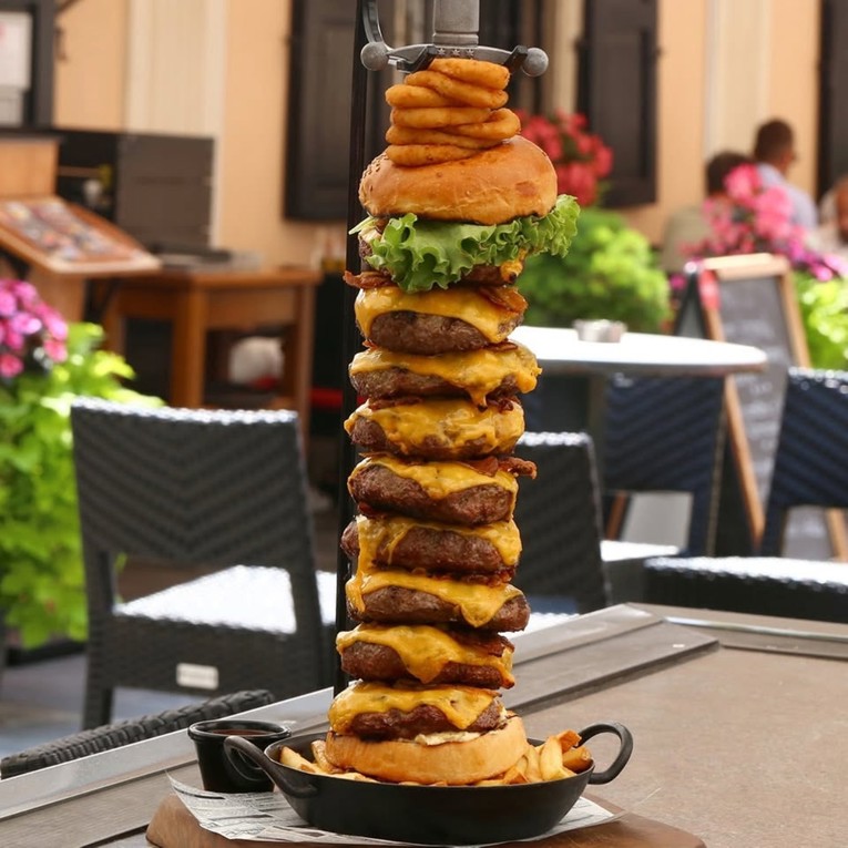 Burger od 150 eura možete dobiti besplatno, ali morate ga pojesti za 30 minuta